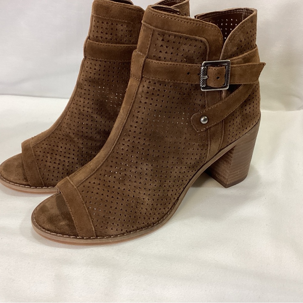 Vince Camuto Brown Perforated Ankle Booties SZ 5M VGC